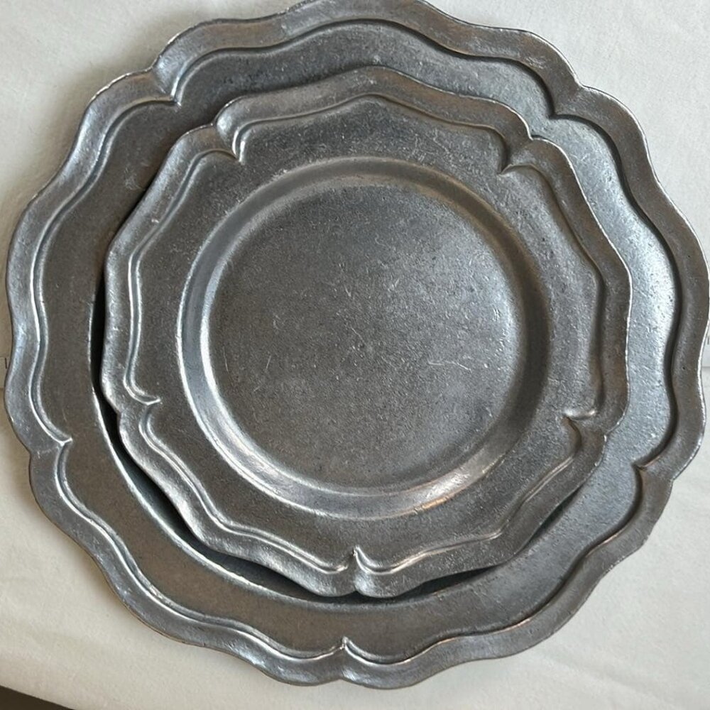 Vintage Pewter Like Charger Plate Set Scalloped Edge Pub Restaurant Ware